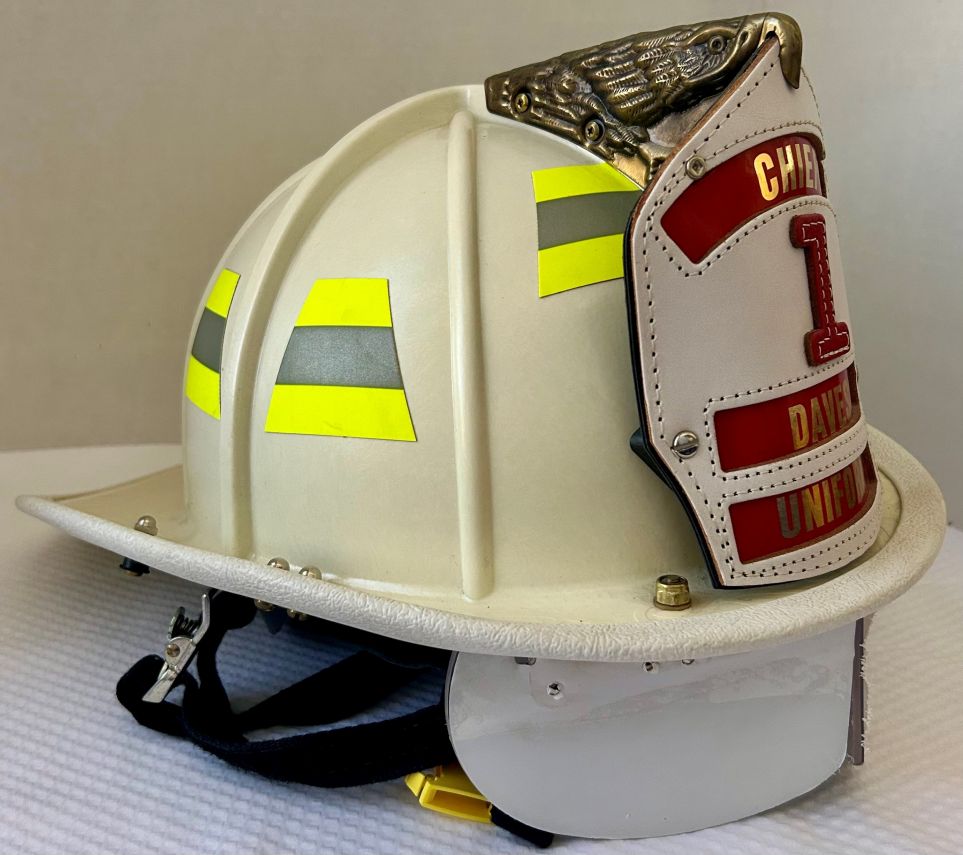 *CLEARANCE* WHITE CAIRNS 1044 FIRE HELMET with EAGLE.